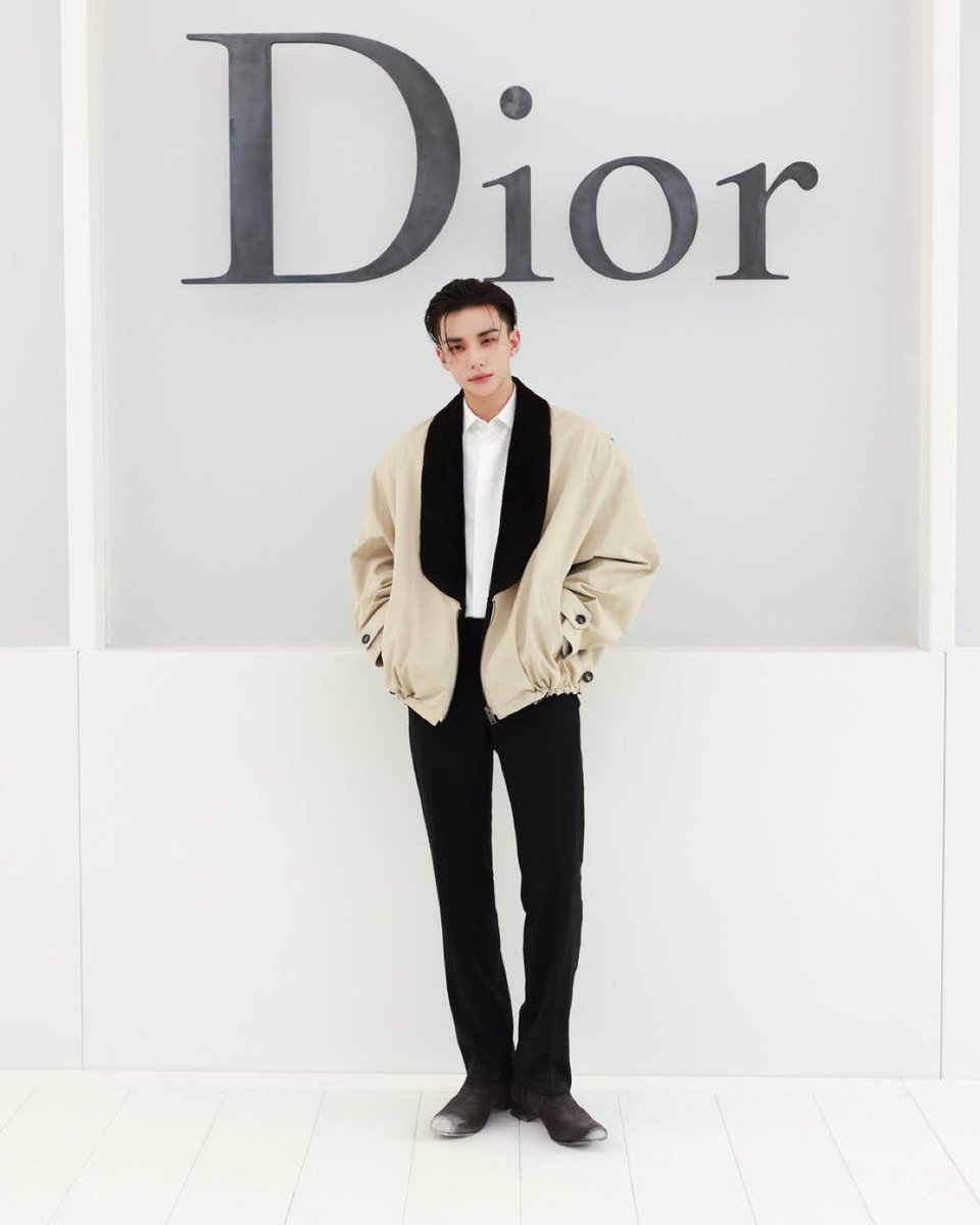 ruthlesslips's tweet photo. @Stray_Kids_JP Dior prince Hyunjin

HYUNJIN STUNS AT DIOR PFW
#DiorSummer27_HYUNJIN https://t.co/LVdcW3JqnI