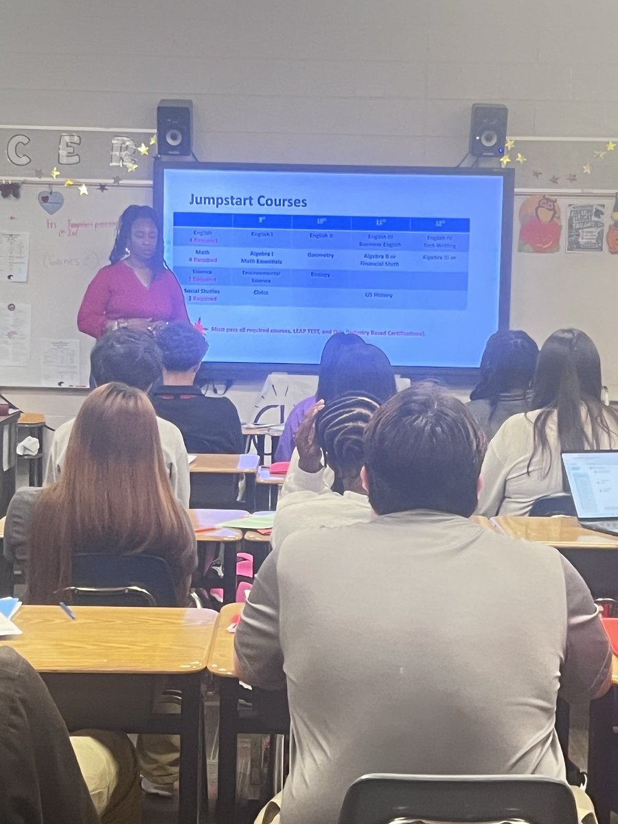 AliceCryerSumle's tweet photo. Jeannine Taylor, counselor at DHS presenting a lesson - JumpStart Pathway 2.0 @DHSWildcats  @scpps https://t.co/K2wVjl8Q3O