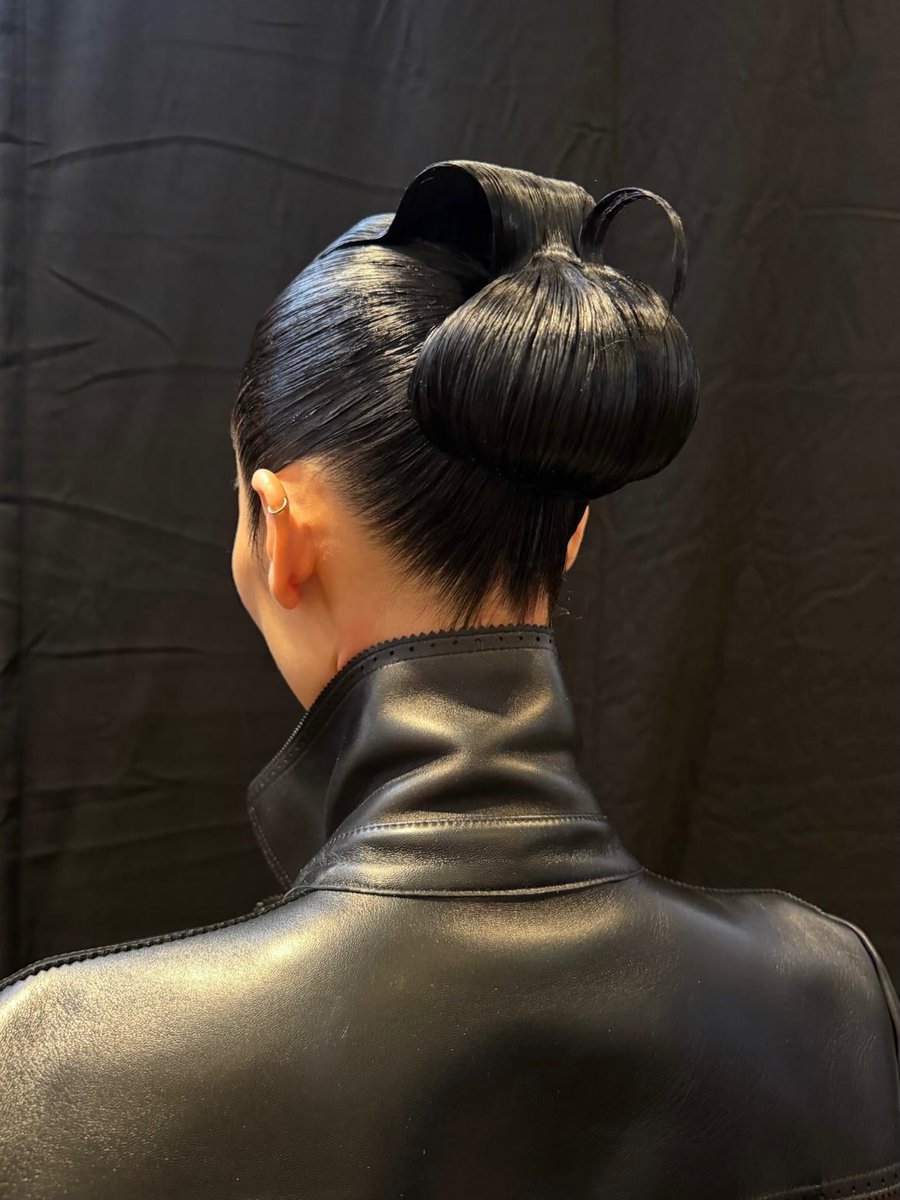 liuwenwl's tweet photo. hair for @TOMFORD #LiuWen #刘雯 https://t.co/hGxOGuW8SO