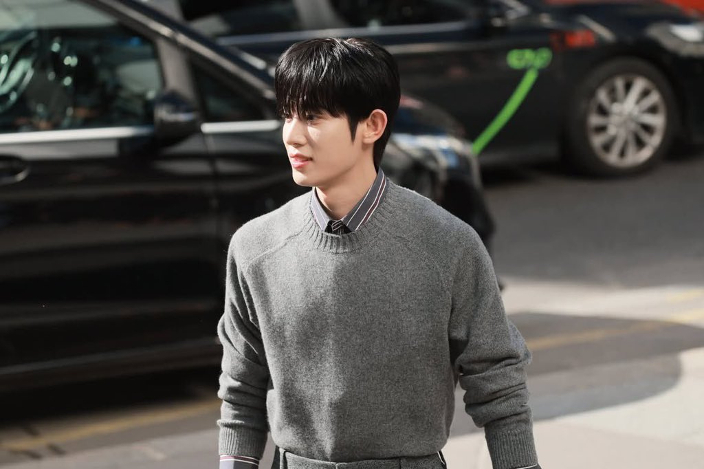 ssilentsheep's tweet photo. 时宇笑的好开心啊，看到你的笑脸，我觉得一起都值得

PARK SIWOO AT LANVIN PFWSS27

#PARKSIWOOxLANVIN
#PARKSIWOO
#LANVINPFWSS27 https://t.co/4dwvz16At5