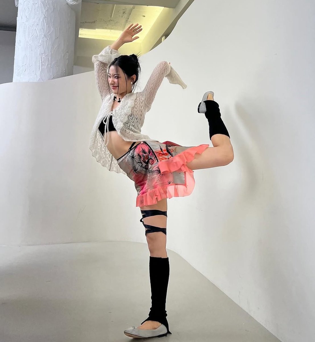 syeonieverse's tweet photo. she was a punk she did ballet https://t.co/dDSKzAyVlK