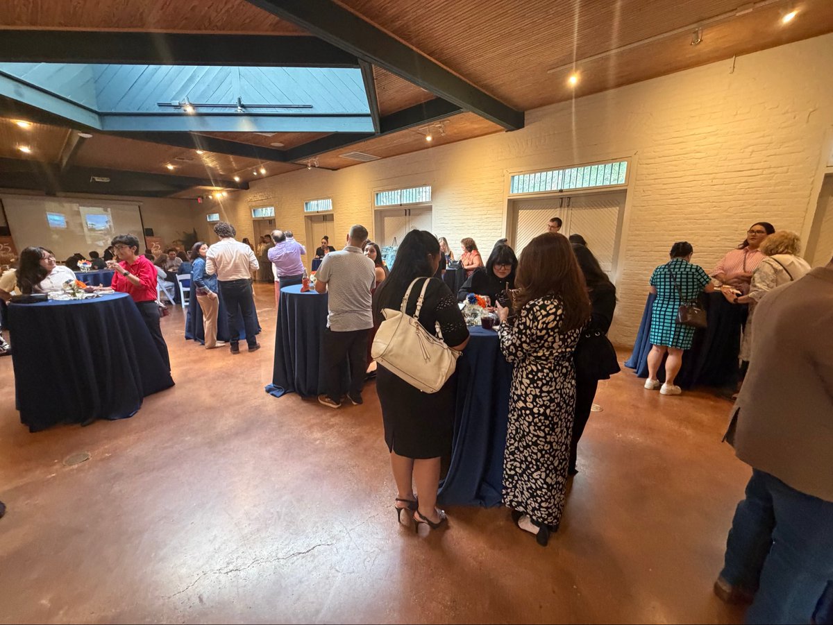 JanieLopezForTX's tweet photo. Team Janie Lopez was proud to participate in the UTHealth Houston School of Public Health celebration 25 years of serving the Rio Grande Valley anniversary reception. It was at the historic Alonso Building in downtown Brownsville, a beautiful location!
#HD37 #Brownsville https://t.co/E3TFbvwcmp