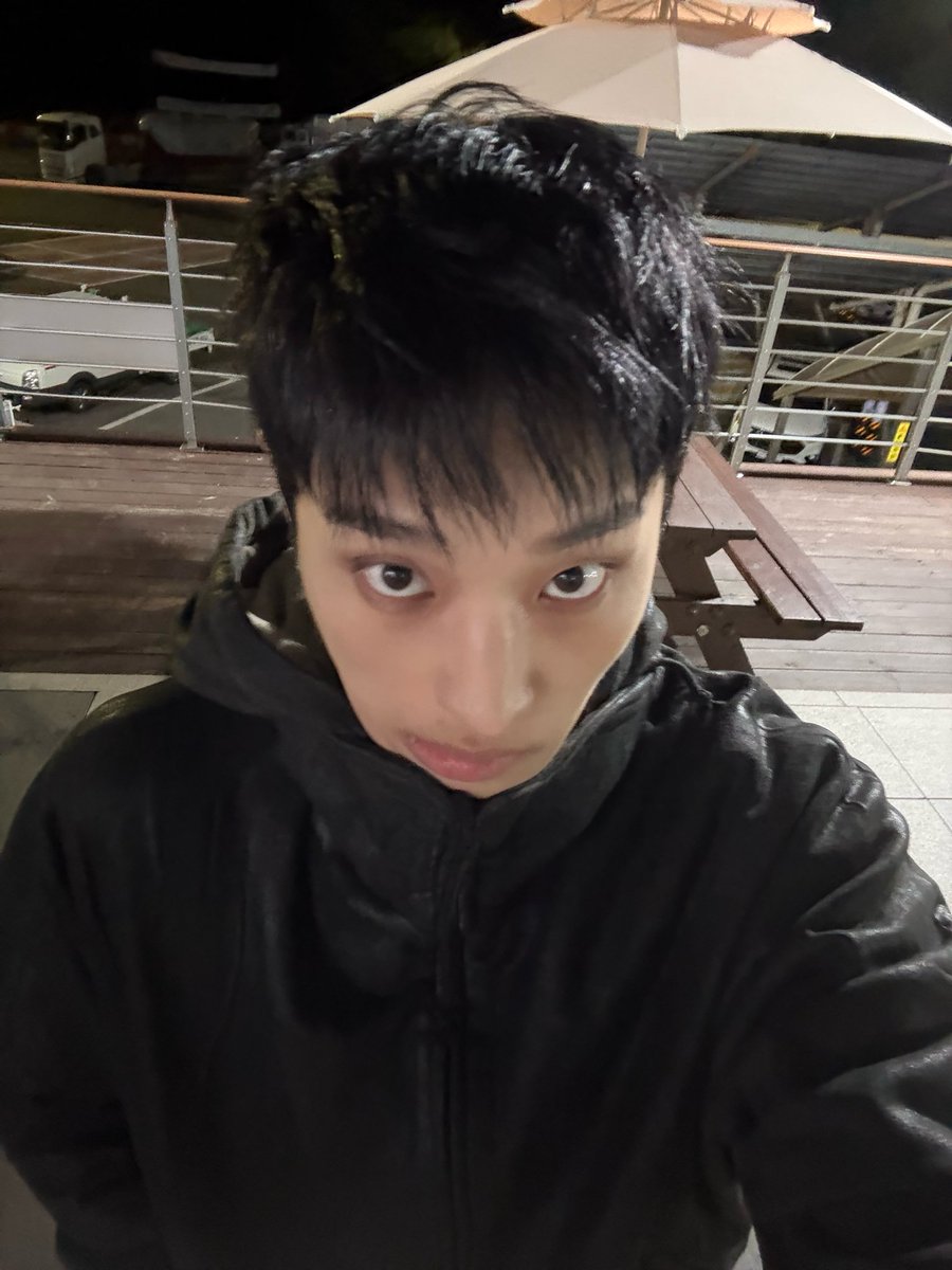 p1hits's tweet photo. keeho sent a selca of him at the rest area on fromm 🫶🏻

#P1Harmony #피원하모니 #기호 https://t.co/Uh1P1tkmCc