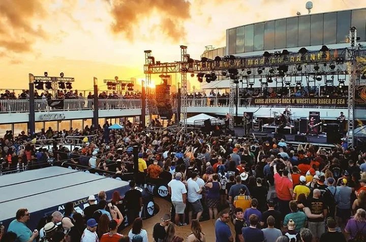 KXNGAO's tweet photo. AEW will be doing an AEW Collision in conjunction with the Chris Jericho Rock N Wrestling Rager at Sea

(@FightfulSelect) https://t.co/vReXD2h7H1