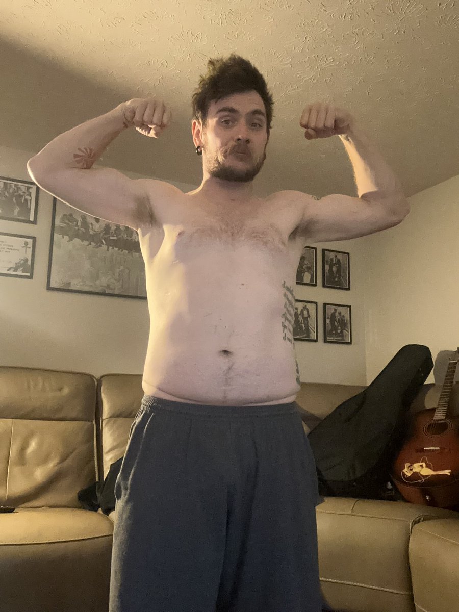 MarkossSON's tweet photo. Summer full of depression added 10lbs of blub to me but I’m a week back to working out every day and it’s feeling so good. My abs will be back in no time 🤠 https://t.co/ZACPkoVRVm