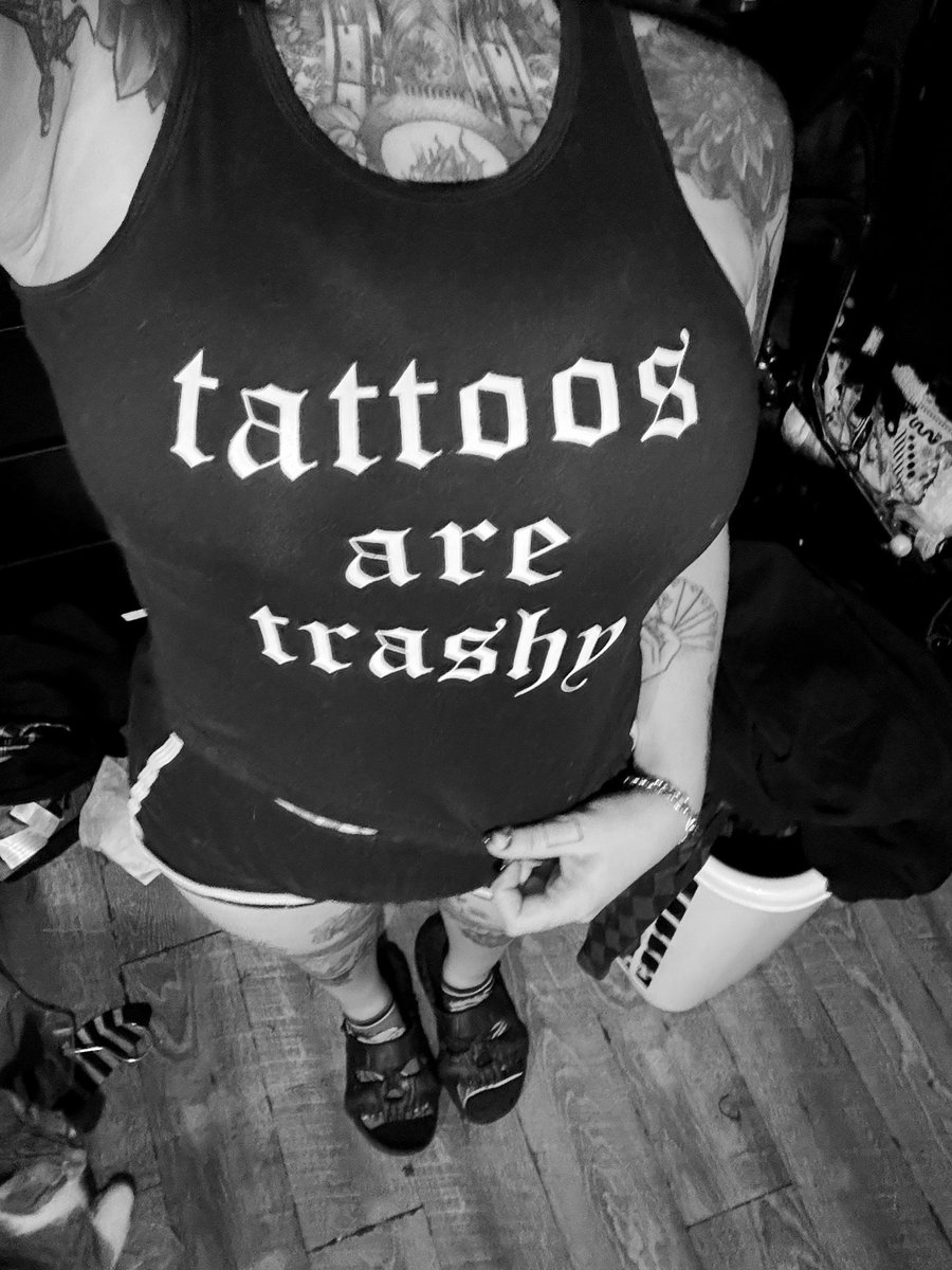 bonebybone's tweet photo. No one will see it prolly bc I’ll be wearing an oversized hoodie bc of how huge I am but My fave tank to wear

#edtwt #edrtwt #averagespo #ricecaketwt #moots https://t.co/ubprX2KVtX