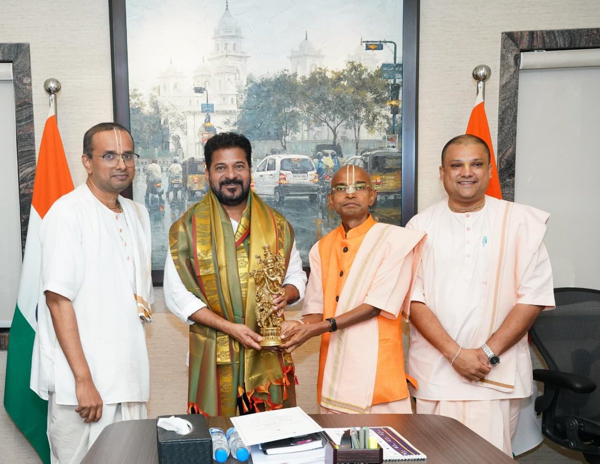 airnews_hyd's tweet photo. ప్రభుత్వ పాఠశాలల విద్యార్థులకు పౌష్టికాహారం: మరో రెండు సెంట్రలైజ్డ్ కిచెన్ల ఏర్పాటు
🔹 నాగర్కర్నూల్, వికారాబాద్లలో ఆధునిక సెంట్రలైజ్డ్ కమ్యూనిటీ కిచెన్ల ఏర్పాటుకు ముందుకు వచ్చిన జున్నా సోలార్, చైన్ ల్యాబ్స్ సంస్థలు
@revanth_anumula
#Telangana #BreakfastScheme #SchoolStudent https://t.co/dOGjxWPN5N