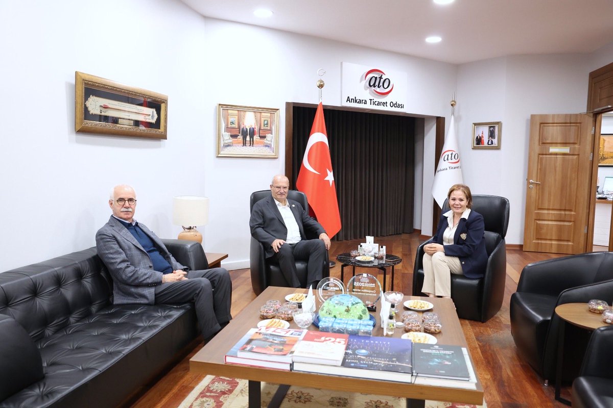 GurselBaran's tweet photo. İş İnsanı Sayın Ayşe Usta’yı, ATO Yönetim Kurulu Başkan Yardımcımız Sayın Temel Aktay ile birlikte Odamızda konuk ettik.

Nazik ziyaretleri için teşekkür ederiz. https://t.co/WT0wT04jCT