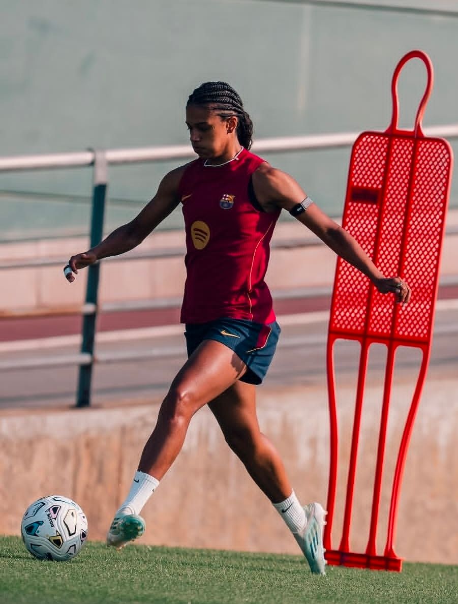 Blaugranagram's tweet photo. 🎙️ Esmee Brugts on her renewal:

"I'm taking things one day at a time. In football, you never know what can happen, but I'm happy and comfortable here, and I'd like to stay."  

[h/t @razalo71] https://t.co/hGx5JMuTbs