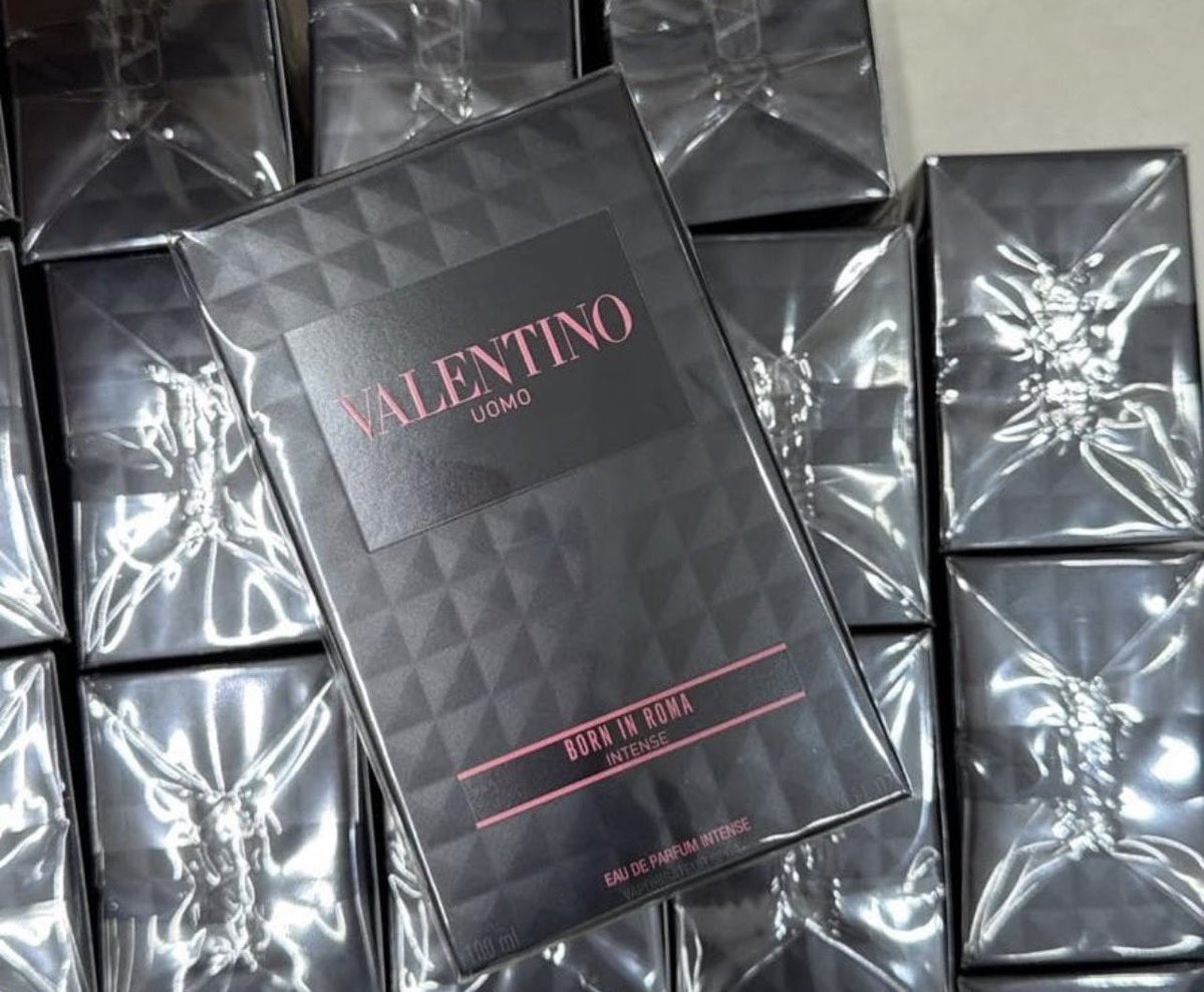 Mudimabiriani's tweet photo. Mtu anakuuliza Valentino Uomo au Valentino Donna bei gani ??

Unampa bei anakujibu hakuna FAKE yake hiyo bei ya original imechangamka 

Me: Namtumia namba ya muuza perfume aliye mwenge anayeuza AMOUAGE 
Tsh 100,000/= 

CASE CLOSED 

Frame 1. Tsh 308,760/=
Frame 2. Tsh 360,800/= https://t.co/Onupiv5RiV