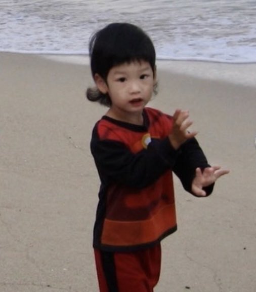 JJenxyanuch's tweet photo. ผมน้องเน้กเริ่มยาวแล้ว ทรงผมเหมือนตอนเด็กๆเลยที่ผมเป็นปลาหมึกงอนๆ https://t.co/qJQyE3ivtp https://t.co/MHrCDPO6fM