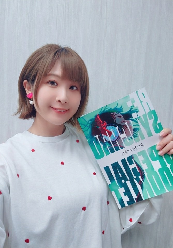 keeeko_watanabe's tweet photo. #シンクロアルバムプロジェクト
先行試聴会ありがとうございました！諸事情で配信時とアーカイブリンクが変わってしまったので、改めてコメントしてもらえたら嬉しいです✨️
リターン品のブックレットはこんなに大きい冊子ですぞ〜✌️
楽曲の話もたくさんさせていただきました。CDの完成が楽しみです！ https://t.co/ixSbdJtkX8