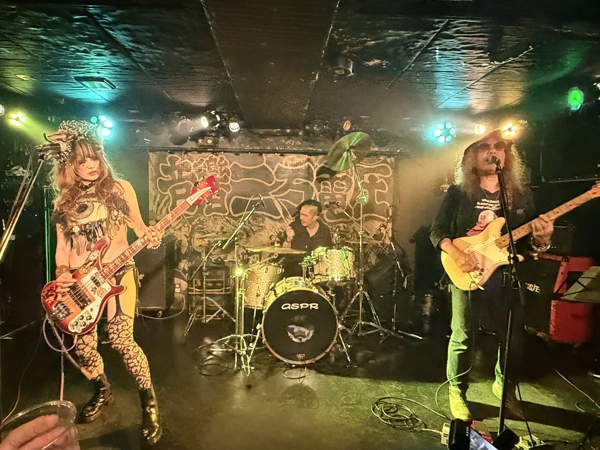 ysk_daitaiok's tweet photo. 2026.10.02 東高円寺二万電圧
Marble Sheep
BABYさん.ギックリ背中をやったらしい…
ブロック注射が効いたようで
MCでケミカル最高！！と言ってた😇 https://t.co/OsXlOm1ojQ