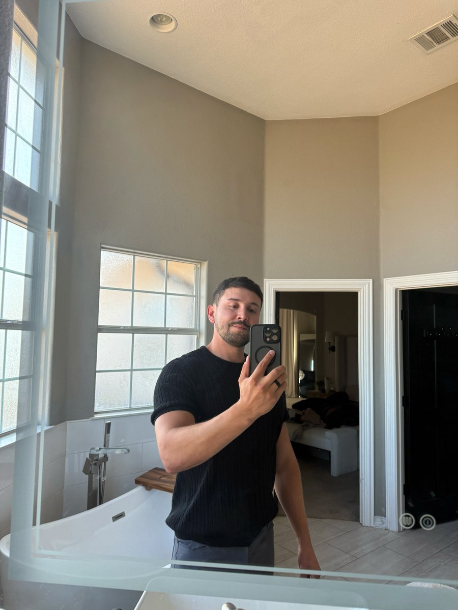 risyfredster's tweet photo. shirt's staying on for now. ask nicely https://t.co/7Ur2A4l6ru