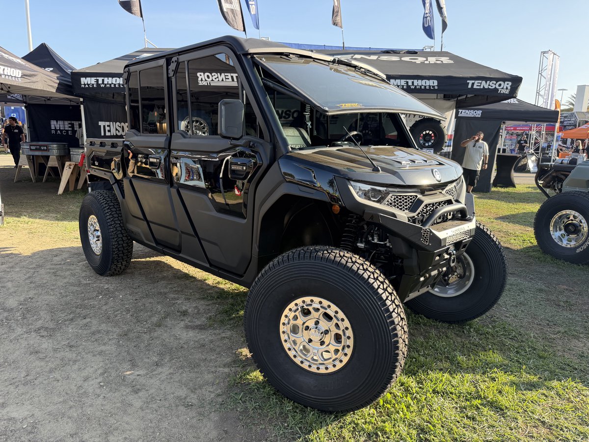 ThumperFab's tweet photo. 🔥 BIG SHOUT OUT to Method Race Wheels for showing off this absolutely BADASS THUMPED OUT CFMOTO U10 PRO! 😮‍💨

When the wheels hit just as hard as the build, you KNOW it’s done right! 💪🏼🔥

#ThumperFab #MethodRaceWheels #CFMOTO #U10Pro #ThumpedOut https://t.co/4elIuWERl6