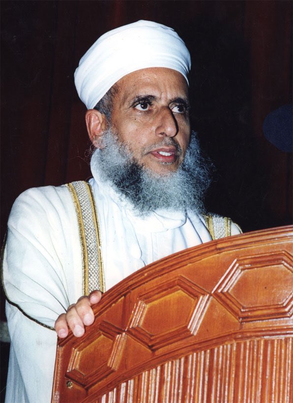 eerrreeerr's tweet photo. شَيْخٌ إِذَا شَاهَدْتَهُ أَكْبَرْتَهُ
 بِفِعَالِهِ يَسْمُو الشَّرِيفُ وَيَعْظُمُ

أَقْوَالُهُ الذِّكْرُ الْحَكِيمُ وَسَمْتُهُ 
سَمْتُ الْمُلُوكِ مُبَجَّلٌ وَمُقَدَّمُ https://t.co/QvrD4MxIX2