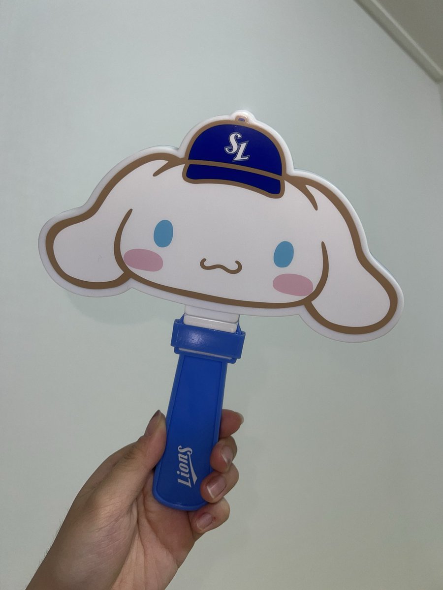 JJAang_RaL's tweet photo. 아앙.. 클래퍼넘커여워서 계속 집에서 흔드는즁 https://t.co/TkArxa6f7b
