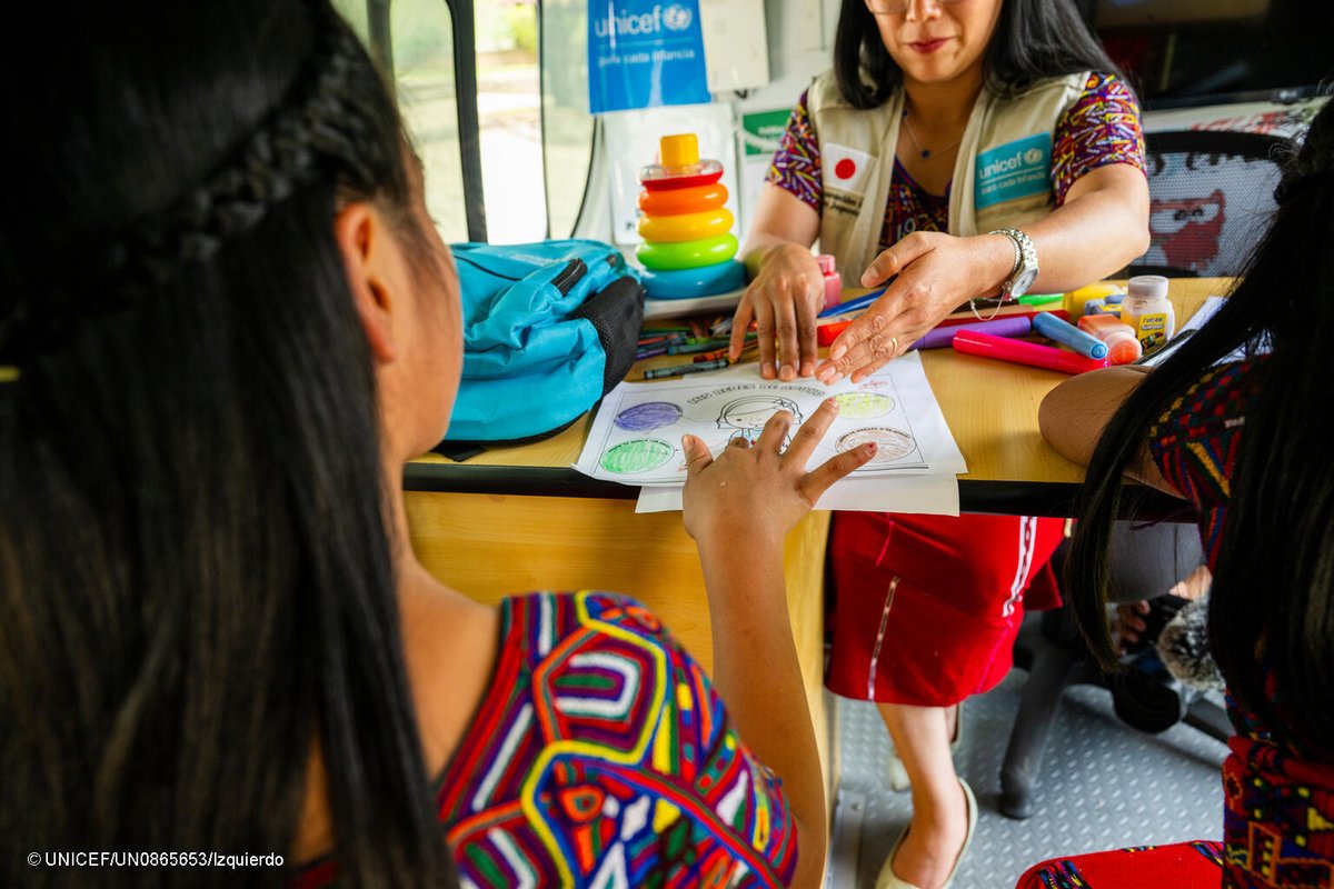 unicefenespanol's tweet photo. Las gemelas Luna y Estrella (10), regresaron a Guatemala con su familia  tras una experiencia migratoria marcada por vulneraciones de sus derechos.

Con el apoyo de UNICEF, ellas y niños y niñas retornados reciben el acompañamiento que necesitan para volver a la escuela. https://t.co/NXbEvhJFIz
