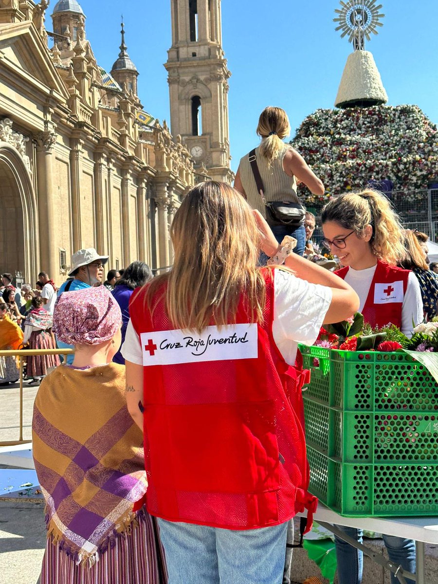 CruzRojaZgz's tweet photo. #Pilar2026 🚑 En Cruz Roja ya ultimamos el dispositivo sanitario para las Fiestas del Pilar. Gracias a las personas voluntarias de @CRE_Emergencias estaremos presentes en numerosos actos junto a @zaragoza_es aportando seguridad y tranquilidad donde más se necesita. ❤️ https://t.co/3HGHp87P4H