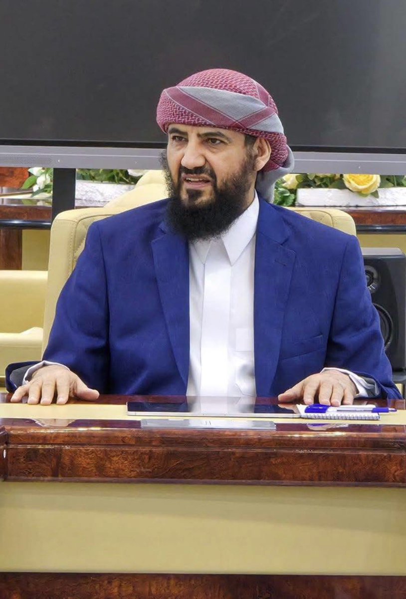 Osamabinfayed's tweet photo. لم أرى أرخص من ذباب اللجنة والمبنكسين، يروجون بأن وفد الانتقالي غير محتجز مقتبسين هذا الهراء من خبر وصول المحرمي إلى عدن!!
وخذوها مني وصول أبو زرعة المحرمي، ليس إلا محاولة لإنقاذ مادمرته السعودية منذُ انفرادها بالملف اليمني.
ونحن كجنوبيين نقولها إن كان المحرمي عائداً كما عرفناه حاملاً للأمانة التي ولاها له الرئيس عيدروس الزبيدي، فسيرحب به الجنوبيين، وإما إن كان حاملاً لأهداف اللجنة الخاصة السعودية فهو يحرق تاريخه بيده، والجنوب لاينسى ولن ينسى.

وفروا على أنفسكم ترويج أن الوفد غير محتجز، وأخبروا من يمسك بطوقكم أن يترك سراح الوفد كاملاً، إن أستطعتم، أو إن كان لكم رأي أصلاً ياذوباب 🌷