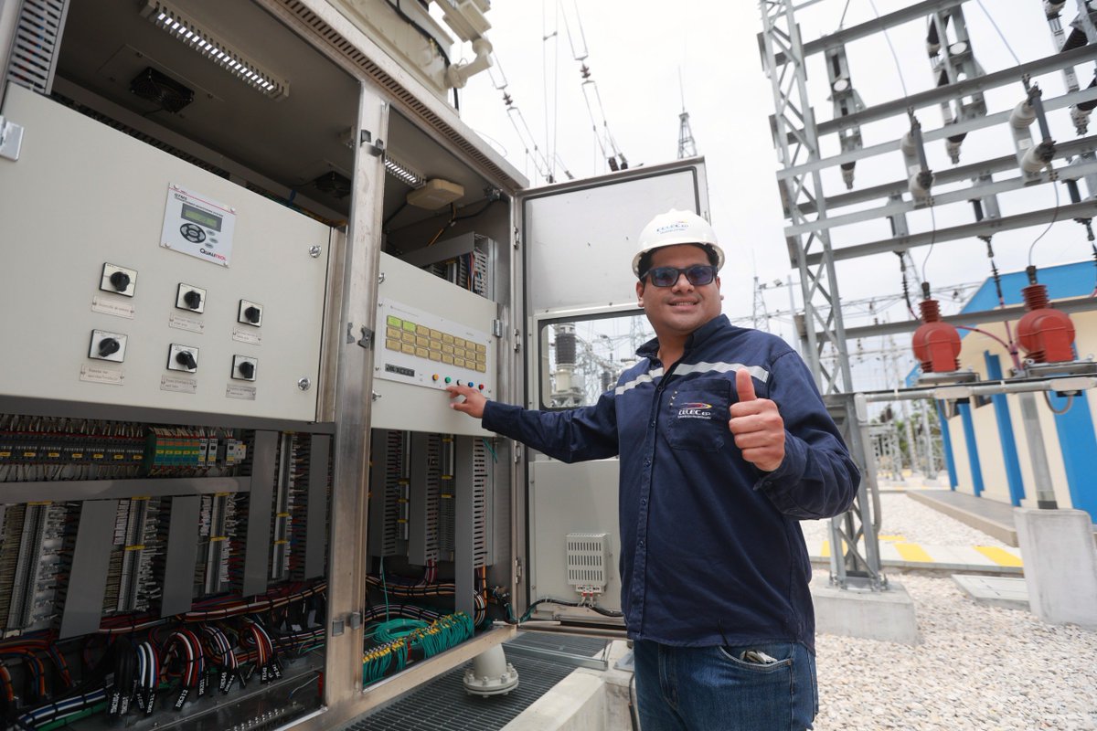 Presidencia_Ec's tweet photo. ¡Más energía para el sur de Guayaquil y desarrollo para su gente! ⚡ 🇪🇨

La Subestación Eléctrica Las Esclusas fue repotenciada con una inversión de más de USD 12,9 millones, obra que beneficia a cerca de 982 mil habitantes. La instalación está operativa al 100%, generó 112 empleos directos, impulsa la economía local, mejora servicios y transforma la vida de los ecuatorianos.