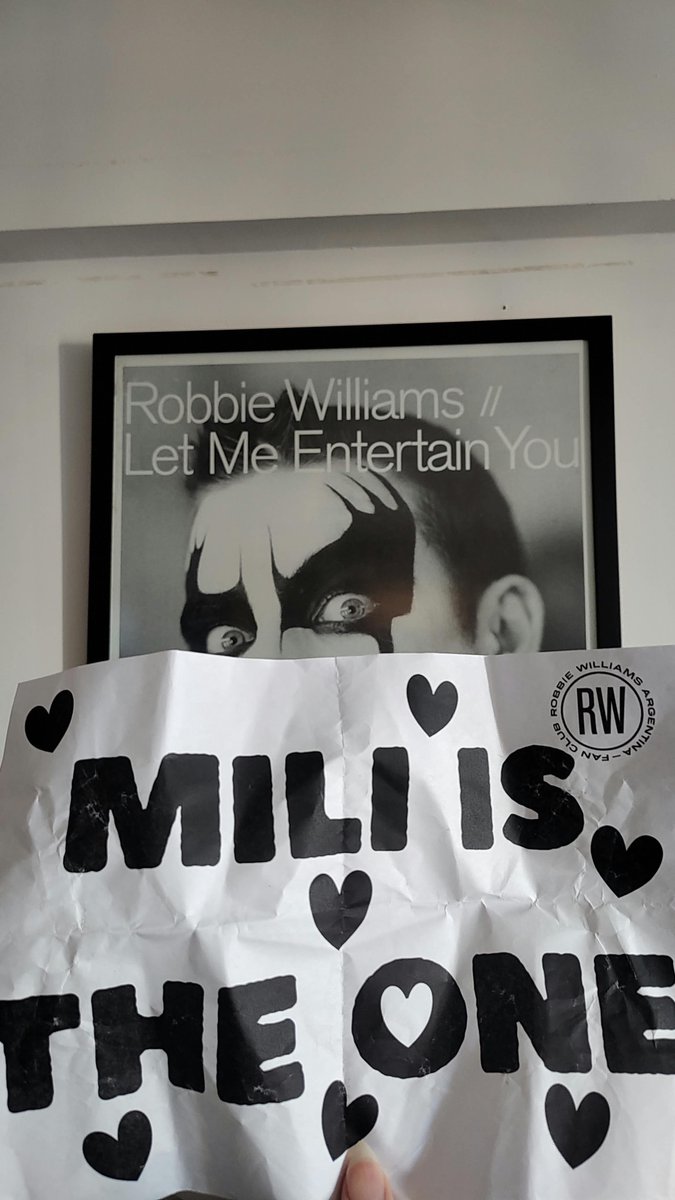 RobbieArgentina's tweet photo. Ayer decidimos preparar una sorpresa para Milu, miembro del staff del club: levantar este cartel para que Rob le cante She's the One.
No fue algo del club, sino una idea loca de 10 amigos que estaban convencidos de que ella se lo merecía.
Y Robbie nos leyó y le cumplió el sueño🥹 https://t.co/EvgGLTxU7F
