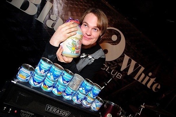 agatacrysty's tweet photo. Сегодня из тюрьмы вышел Максим Маркин, педофил из Воронежа, который многие годы совращал и насиловал маленьких мальчиков. Он отсидел 13 лет в колонии строгого режима. Я потратила 7 лет жизни, чтобы его посадить. И вот теперь его срок окончен и педофил снова на свободе. https://t.co/HIfhcl9mDd