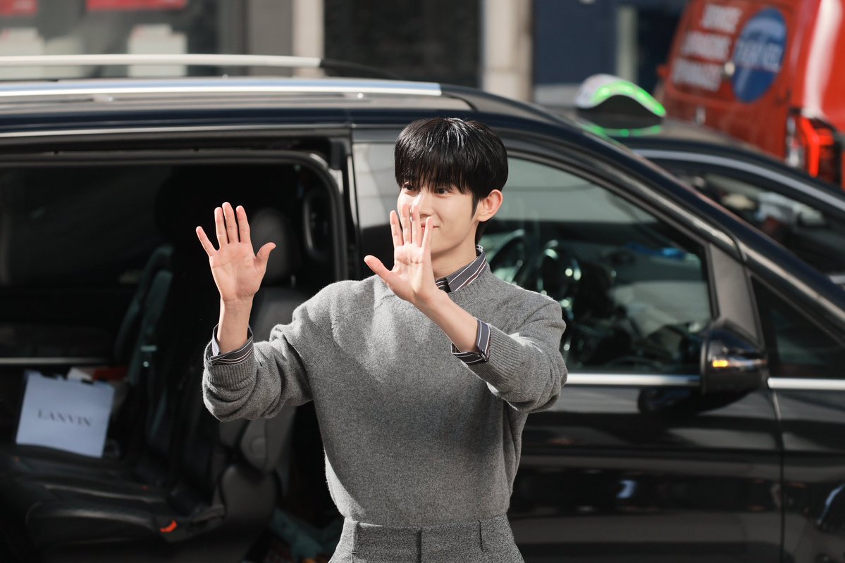 sssyk2_ac18's tweet photo. 우리 시우 진짜 예뻐! 랑방 협업 너무 기대돼!

PARK SIWOO AT LANVIN PFWSS27

#PARKSIWOOxLANVIN
#PARKSIWOO
#LANVINPFWSS27 https://t.co/R2usTFI7Zk