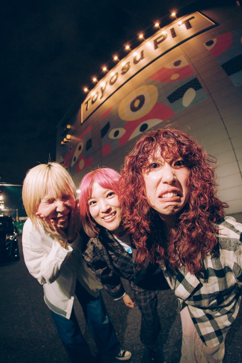 _humpback_'s tweet photo. 10月2日(金)東京･豊洲PIT

ハンブレッダーズ
「秋のグーパンまつり 2026」

ありがとうございました👊
ハンブレ、呼んでくれてありがとう！
残りのグーパンも楽しんでね🫶🫶

そして出会ってくれたみんな❤︎
ウチら11月にワンマンツアーを回ります！

名古屋、札幌、福岡、仙台のチケットが現在発売中だよ🤝
ぜひぜひ遊びにきてね〜〜🧚✨

https://t.co/yKIiF1GoZZ

Photo by  sotaro goto
@soootaroVSHB 
※写真の無断転載、転用禁止