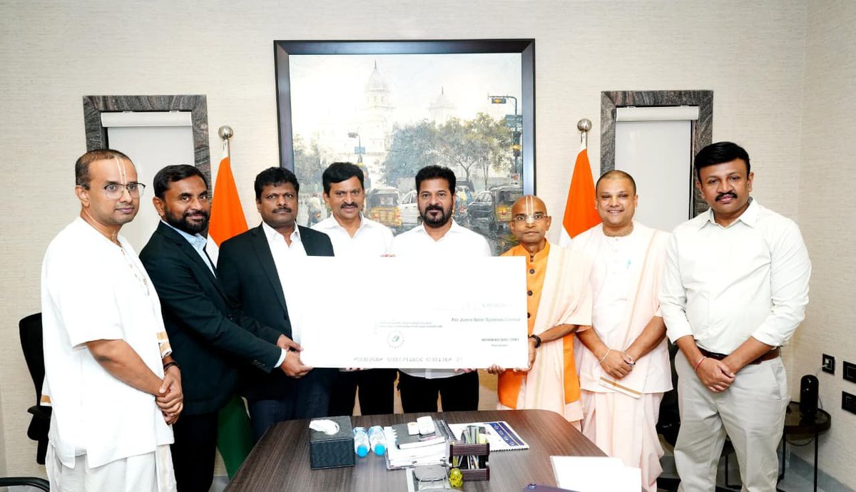 airnews_hyd's tweet photo. ప్రభుత్వ పాఠశాలల విద్యార్థులకు పౌష్టికాహారం: మరో రెండు సెంట్రలైజ్డ్ కిచెన్ల ఏర్పాటు
🔹 నాగర్కర్నూల్, వికారాబాద్లలో ఆధునిక సెంట్రలైజ్డ్ కమ్యూనిటీ కిచెన్ల ఏర్పాటుకు ముందుకు వచ్చిన జున్నా సోలార్, చైన్ ల్యాబ్స్ సంస్థలు
@revanth_anumula
#Telangana #BreakfastScheme #SchoolStudent https://t.co/dOGjxWPN5N