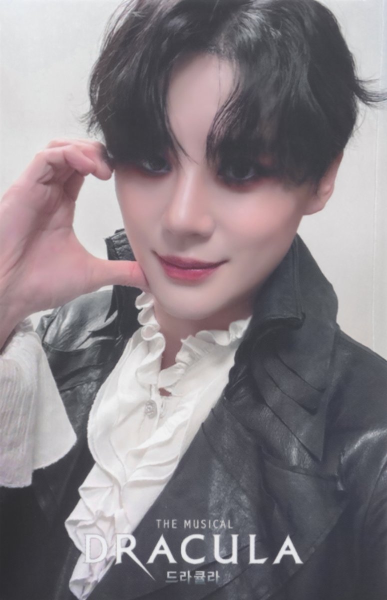 1215_hyun's tweet photo. 💖 #김준수 #샤큘 https://t.co/3H9EnLXvDW