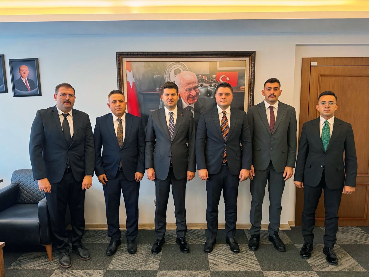 aydinulkuocagi's tweet photo. 📍ÜLKÜ OCAKLARI GENEL MERKEZİ

Ülkü Ocakları Genel Başkanımız Sayın Ahmet Yiğit Yıldırım Beyefendiyi ziyaret ederek emir ve talimatlarını aldık.

Sayın Genel Başkanımız, tüm hemşehrilerimize ve teşkilatlarımıza selamlarını ilettiler.

Liderimizin izinde, Genel Başkanımızın emir ve talimatları doğrultusunda çalışmalarımızı kararlılıkla sürdürmeye devam edeceğiz.

@ayyildirim1 
@Okan_Bozkurt_06