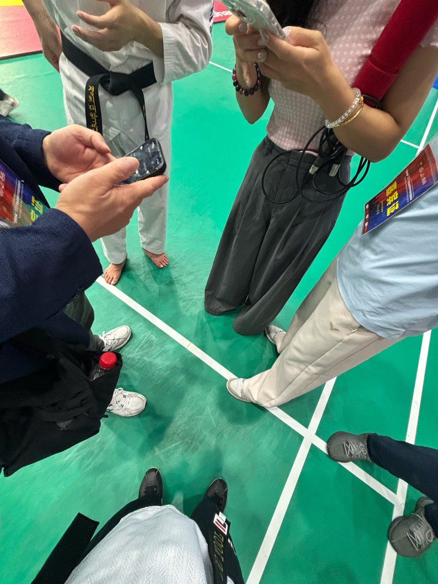 y_l03ku's tweet photo. 개웃긴 점은 대회장에서 중국 방송사 인터뷰캐스팅당함 씨발 https://t.co/gIkKRMvsc2