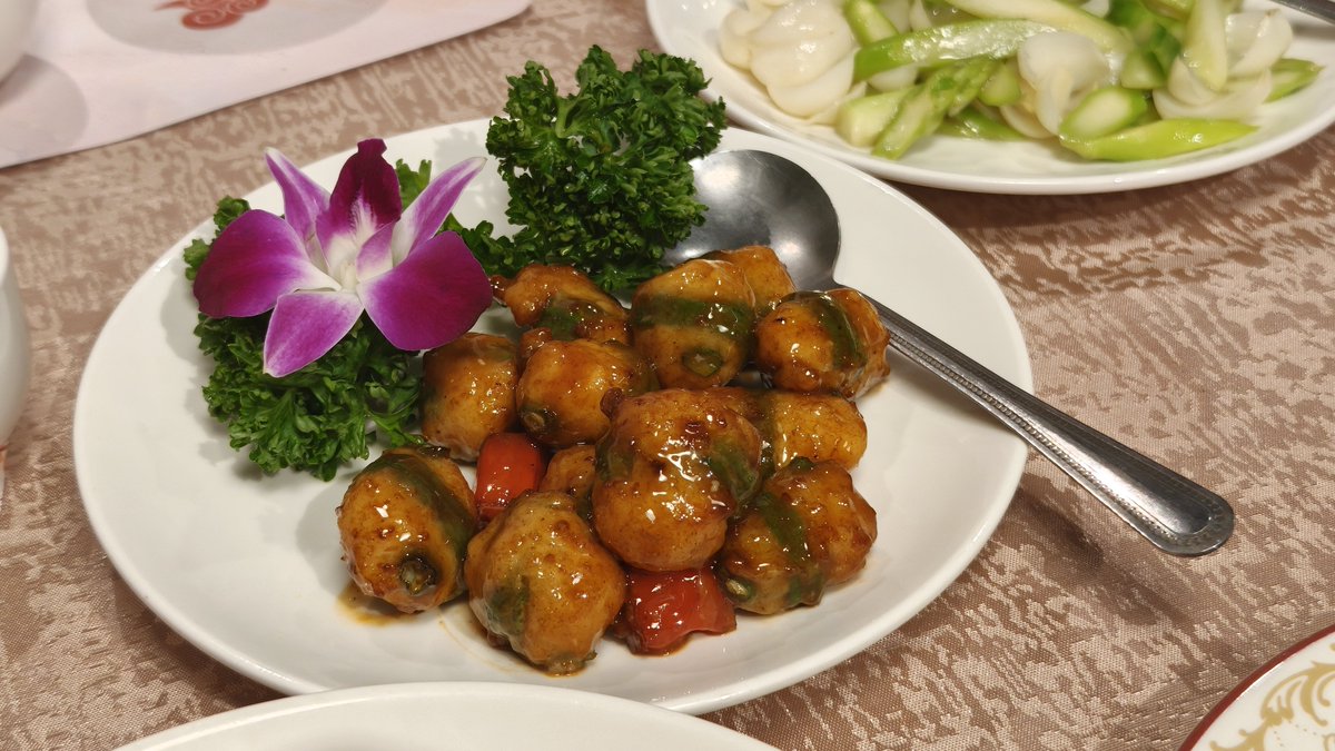 Shalel's tweet photo. 台北 人和園
とても美味しい中華を食べた
エリンギを割いて味付けして揚げたやつが美味しかった https://t.co/S91SfPUTee