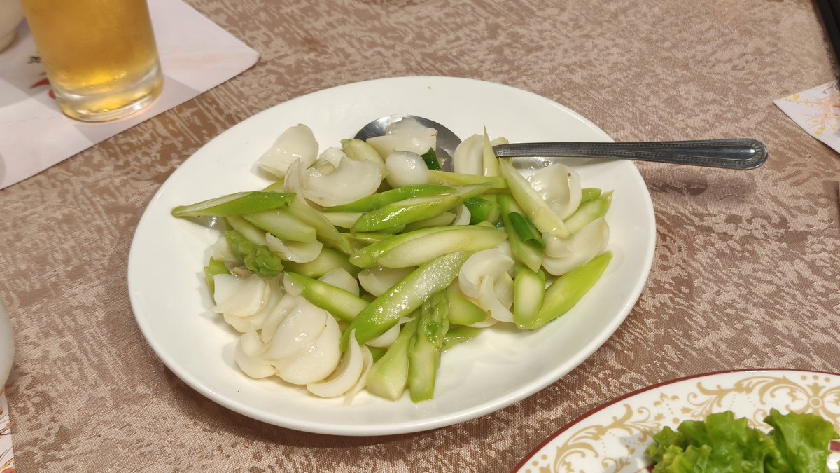 Shalel's tweet photo. 台北 人和園
とても美味しい中華を食べた
エリンギを割いて味付けして揚げたやつが美味しかった https://t.co/S91SfPUTee