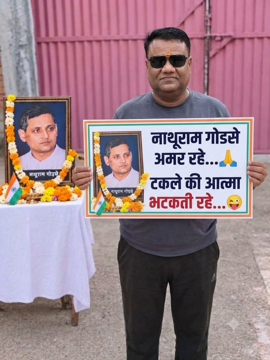maheshyagyasain's tweet photo. नाथूराम गोडसे अमर रहे..🙏

टकले की आत्मा भटकती रहे...😜 https://t.co/q5T9Kdw90f