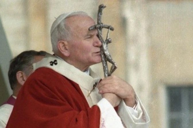 Aegi86's tweet photo. «La vivienda constituye un bien social primario y no puede ser considerada simplemente como un objeto de “mercado”.» 

San Juan Pablo II.

https://t.co/klZ9swnAZ5 https://t.co/cGpPrp8xgN