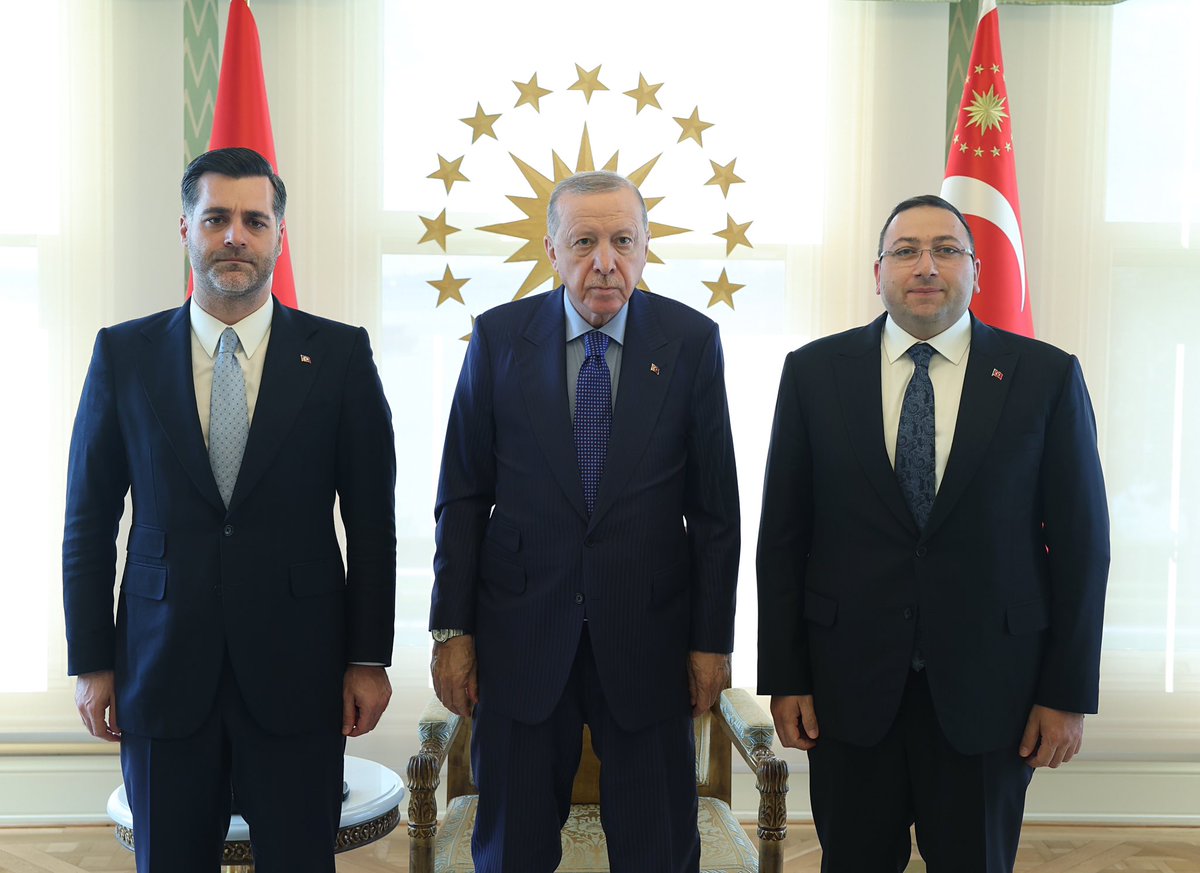 tcbestepe's tweet photo. Cumhurbaşkanımız Sayın @RTErdogan, Üsküdar Belediyesi Başkan Vekili Dündar Ziya Gültekin’i Vahdettin Köşkü’nde kabul etti. https://t.co/Qf9m632UdX