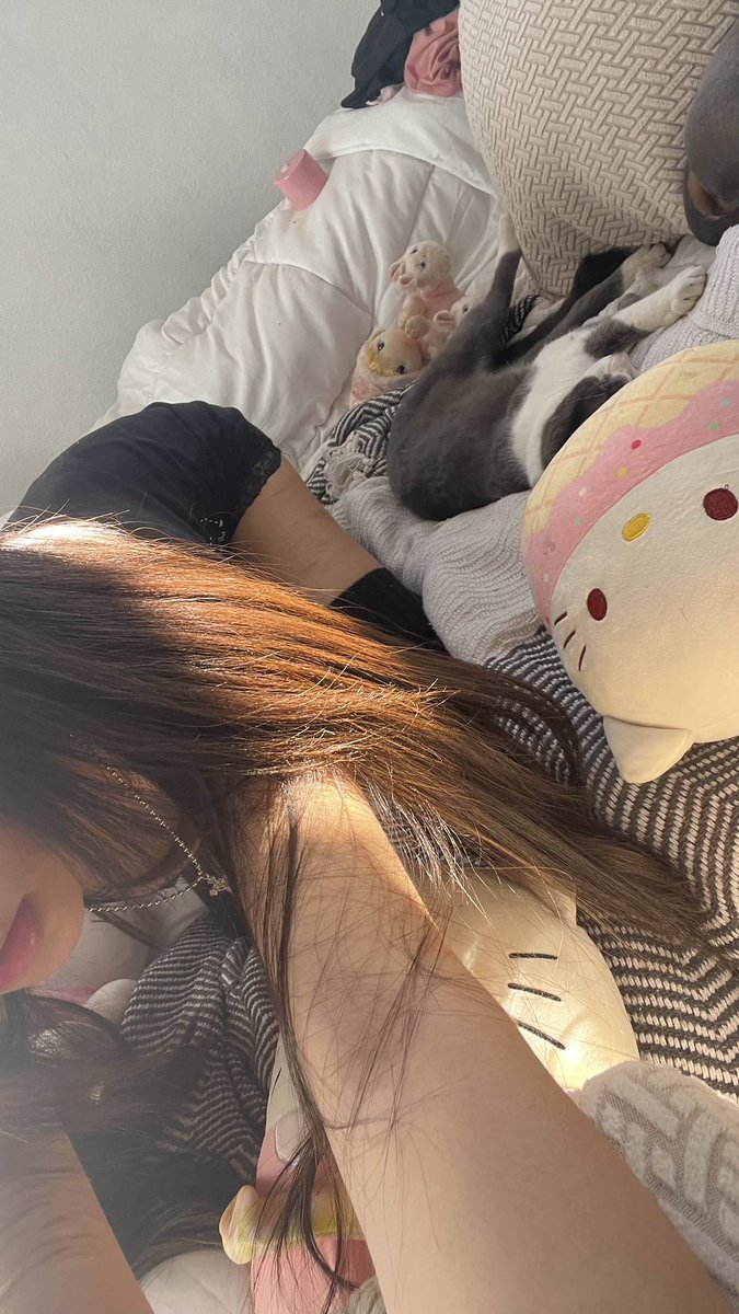 sameoldsongss's tweet photo. intro .ೃ࿔*:⋆

- 18,she/her
-egirl
- bisexual, sub lean
- virgin
- perverted &amp; weird
- not new to nsfwtwt 
i just need attention
♡ to be moots 

#nsfwtwtًً  #nsfw https://t.co/iMcXtLC0gh
