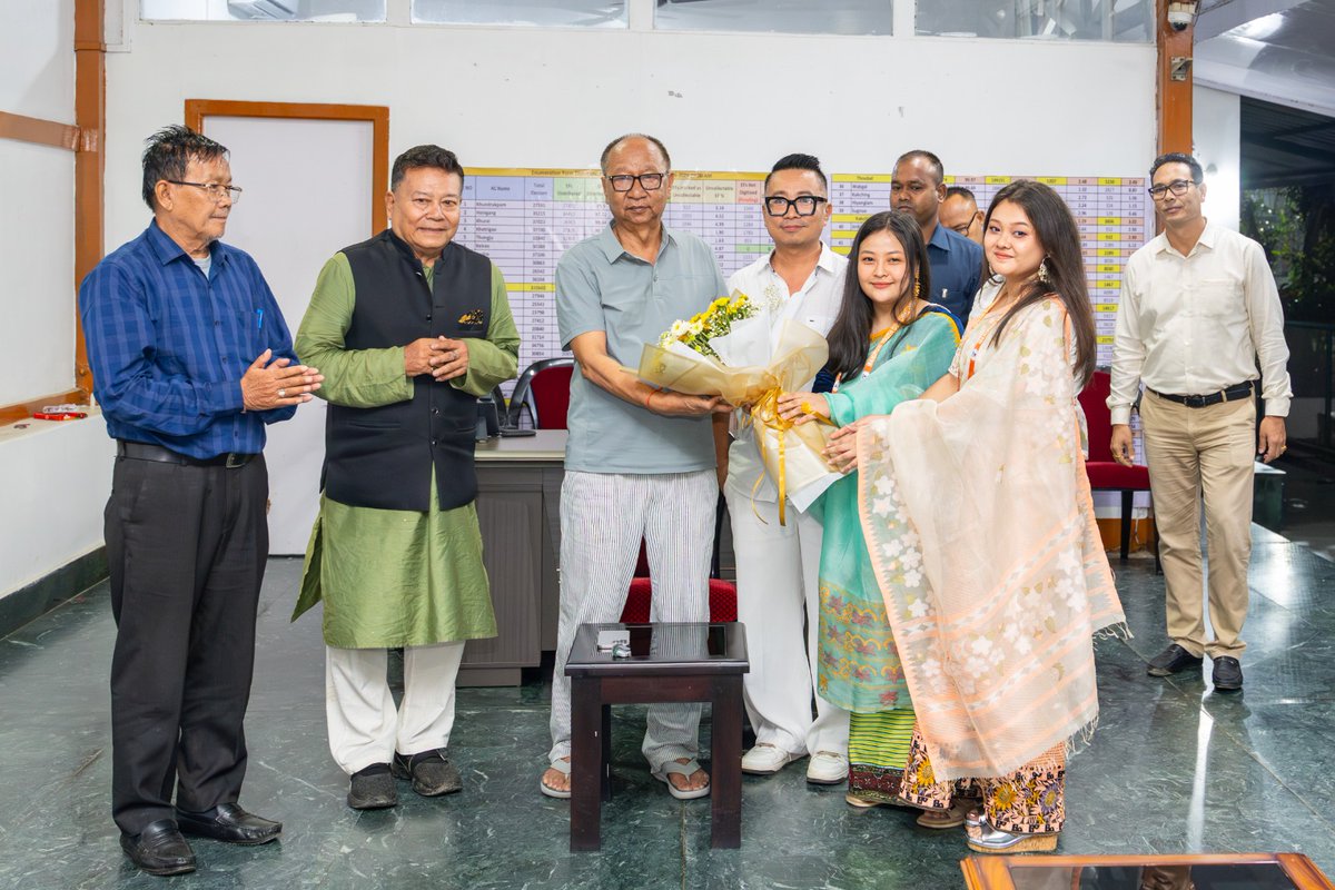 YKhemchandSingh's tweet photo. Delighted to interact with a vibrant 23-member delegation (19 brothers & 4 sisters) from the Manipuri Youth Cultural Organisations (MYCO), Bangladesh at the Chief Minister’s Secretariat in Babupara today.

We had a very meaningful discussion on preserving our rich cultural heritage, traditions, and language across borders. 

Deeply touched by their warmth and their invitation to visit Bangladesh. I look forward to visiting our Manipuri diaspora brothers and sisters in Bangladesh very soon to strengthen our shared cultural roots.