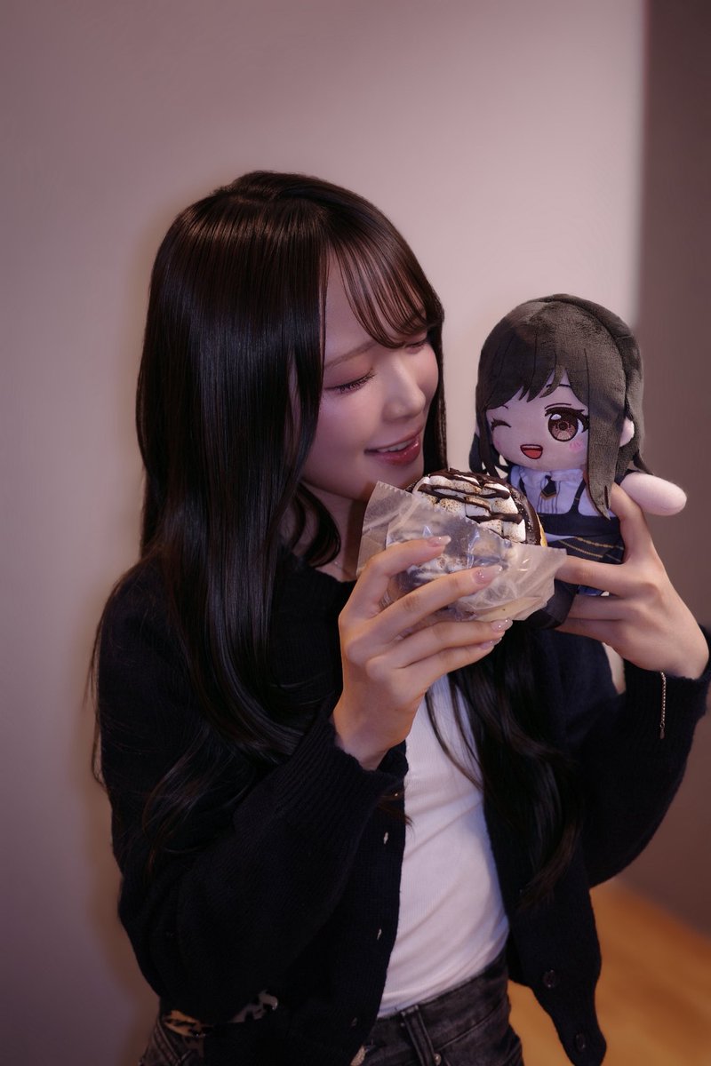 tanda_hazuki's tweet photo. ⋱ #純田まな生誕祭2026 🍩♡ ⋰

本日はまなのお誕生日.ᐟ.ᐟ🎂♡
今年は初めてお祝い出来て嬉しいです

まなが見せてくれる景色はいつも綺麗で
優しくて温かい
そんなまなに沢山の愛と優しさで溢れていたらいいな
私はあなたについて行きます。

ずっと大好き.ᐟ.ᐟ
ドーナツ半分こ♡
#バンドリ #sumimi