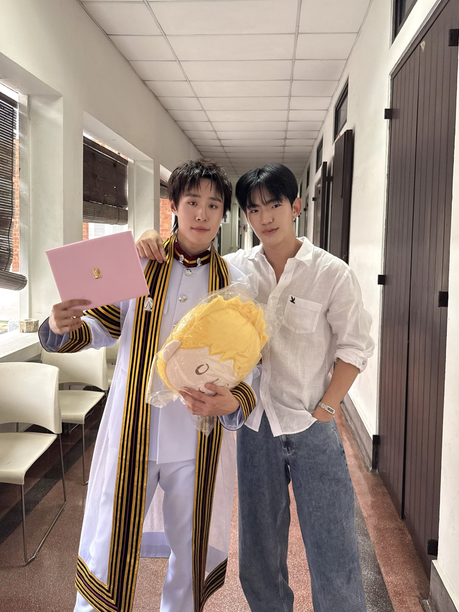 promkcy's tweet photo. พี่ชายจบแล้ว https://t.co/SR0HQdpL07