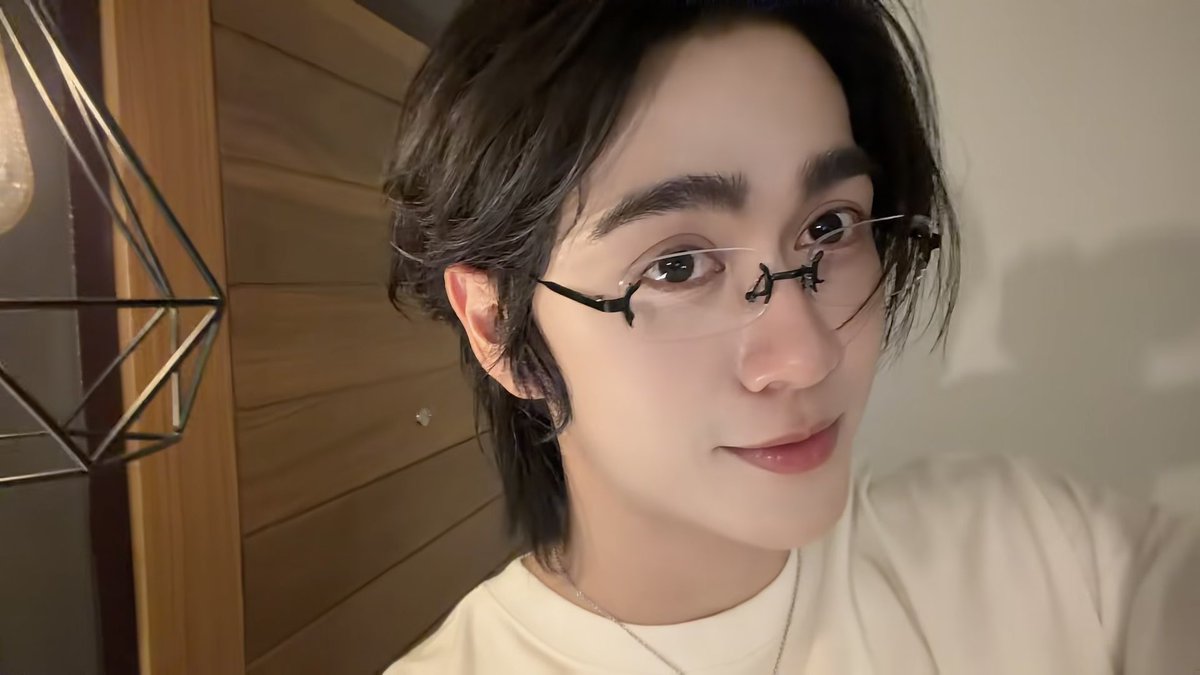 Fornte's tweet photo. ใบหม่อนกด1 บลูมมิ่งกด2 https://t.co/DUM4YxLQHZ
