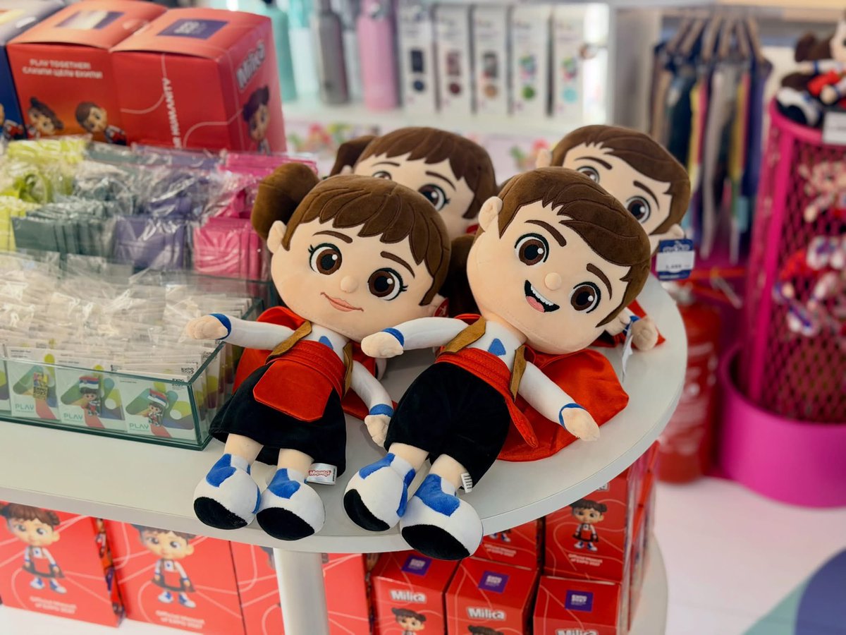serbiaexpo2025's tweet photo. 🛍️ベオグラード万博の公式ポップアップストアが続々登場！🇷🇸
ベオグラード新市街の「UŠĆE Shopping Center」と、中部セルビアの街クラグイェヴァツの「BIG FASHION」に新たにオープンしました。ミーリッツァ＆ラストコのぬいぐるみやキーホルダーなど、公式グッズが勢ぞろい✨

#ベオグラード万博 https://t.co/in9veZwmHg