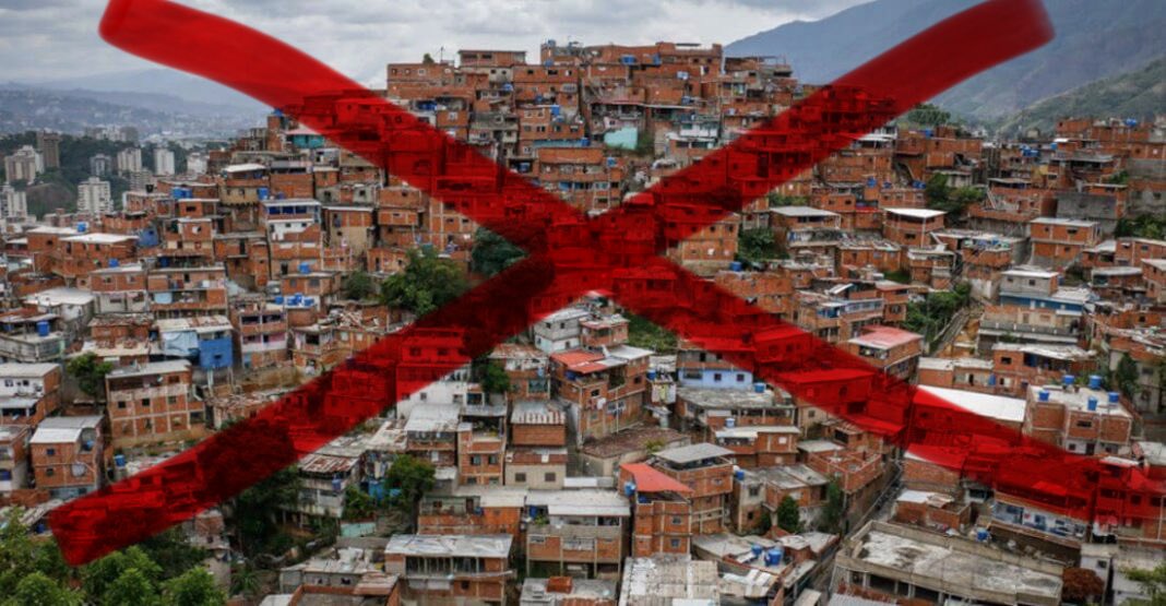 mariaelisasmith's tweet photo. Venezuela sin barrios y ni un solo techo de zinc. El paraíso terrenal. https://t.co/cDsY8AmE4Y