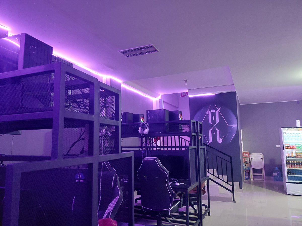 Hillaryours_Net's tweet photo. 🎮 GRAND OPENING HILLARYOURS GAMING CENTER! 💜⚡

Saatnya push rank, mabar, dan seru-seruan bareng di gaming center dengan pilihan room yang nyaman! 🔥

✨ PROMO GRAND OPENING ✨
👑 VIP Room  mulai 7K/jam
💎 VVIP Room  mulai 15K/jam
🎮 Private Room  mulai 10K/jam https://t.co/Gqe8gykkGr