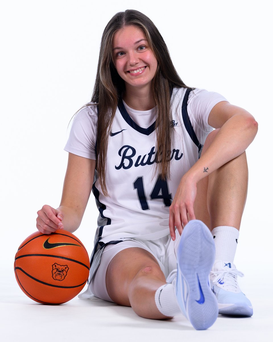 ButlerUWBB's tweet photo. Media Day selects. 🐶📸 https://t.co/mS2bcR5I5h