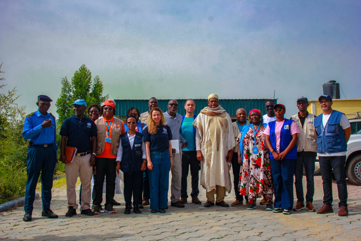 PNUDCameroun's tweet photo. 🇨🇲 Au cours de sa visite dans le Mayo-Sava, accompagné par le @pnud @Chris_Charbon et d’autres acteurs, l’UNC/HC @IssaSanogoUN a rencontré le #Préfet du département pour échanger sur les principaux défis et opportunités de développement.

Les discussions ont porté sur les priorités locales, la consolidation des acquis de la stabilisation et les actions visant à améliorer durablement les conditions de vie des communautés.

#LeaveNoOneBehind