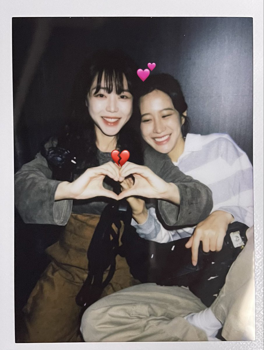 yeonduu1122's tweet photo. #파란_어둠으로_다이브_숨은_폴라를_찾을_수_있을까
#이곳을_나가면_어떤_폴라가_기다릴까
#Happily_Pola_After
#나랑_아는_폴라_하자
#폴라는_터키_아이스크림_줄듯말듯_왔다갔다
세상 행복하게 웃으시면서 하트 쪼개기💔
ㅋㅋㅋㅋㅋㅋㅋㅋ https://t.co/L8deF87JOu