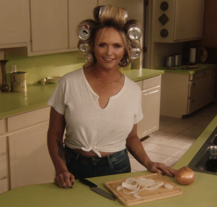 allkindsofran's tweet photo. hadn’t shed one tear over you not being here, i ain’t been cryin’ i’ve just been cuttin’ onions 🧅 @mirandalambert https://t.co/4b59io6zB6